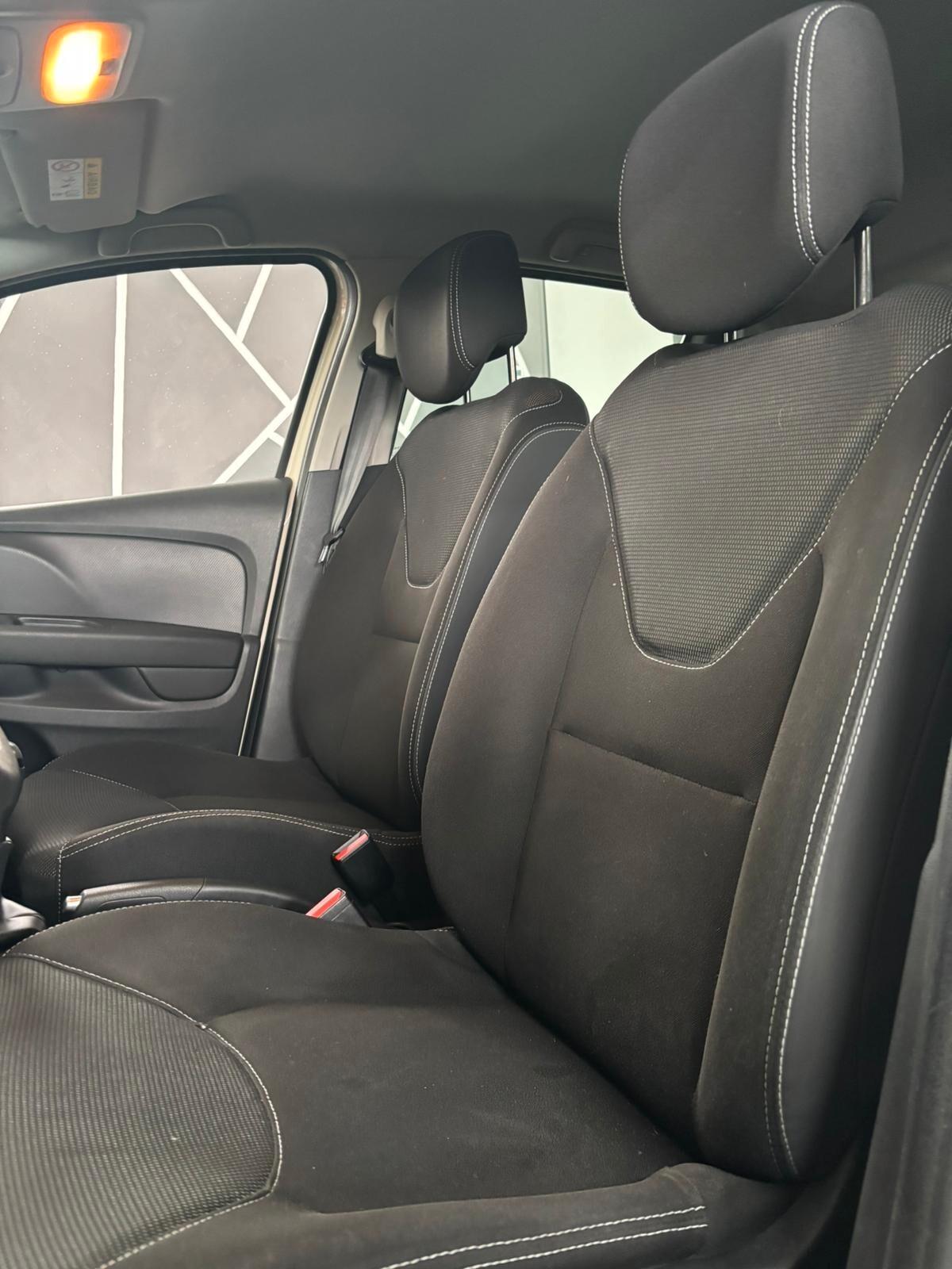 Renault Clio 1.2 75CV 5 porte Zen NEOPATENTATI