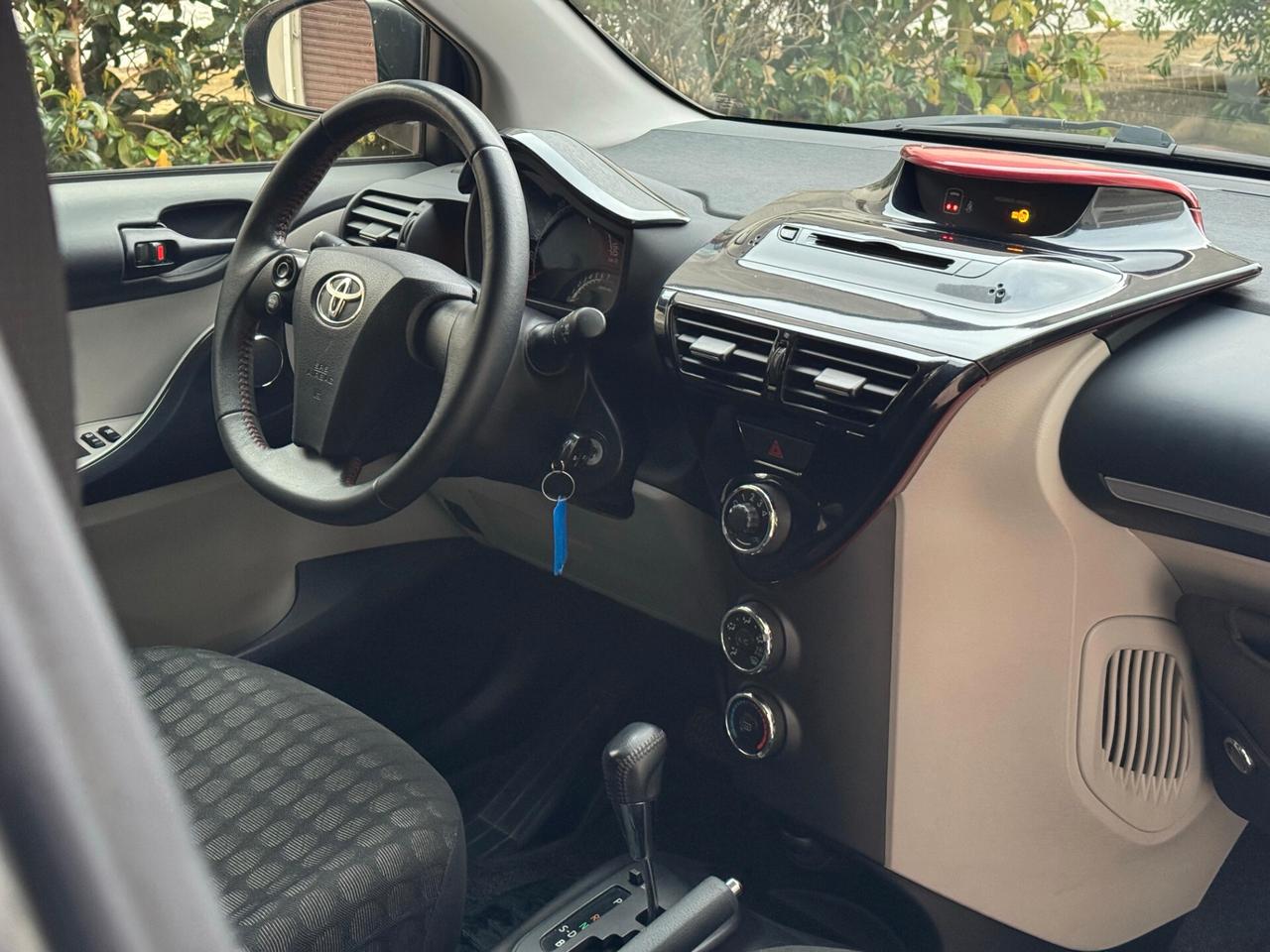 Toyota iQ 1.0 CVT Active 68 cv