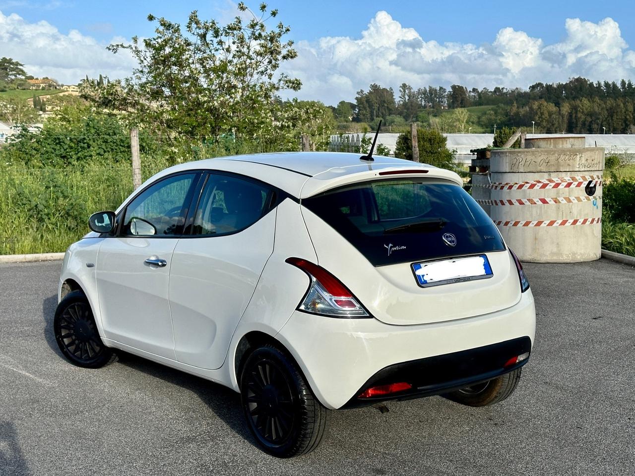 Lancia Ypsilon 1.0 FireFly 5 porte S&S Hybrid Silver BLUETOOTH NEOPATENTATI