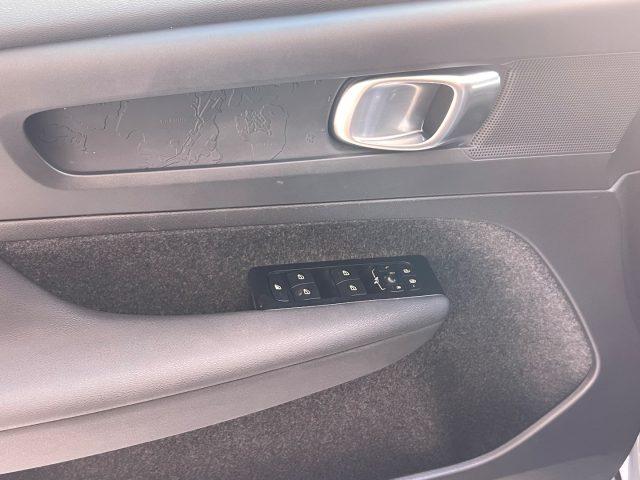 VOLVO XC40 T2 Geartronic Momentum Core