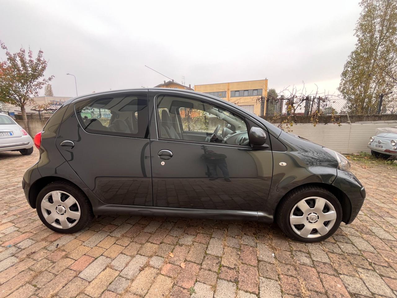 Toyota Aygo 1.0 12V VVT-i 5 porte Sol