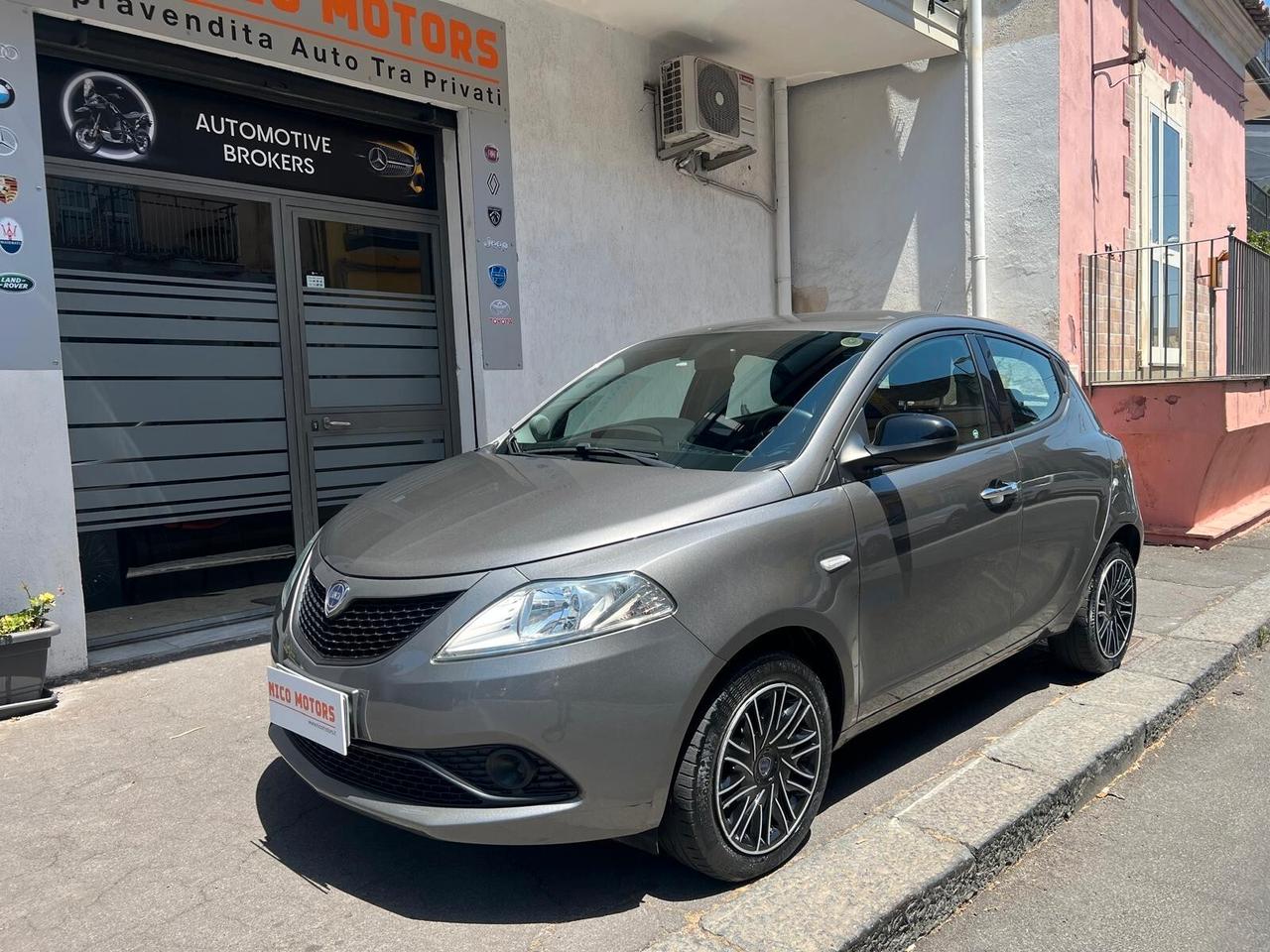Lancia Ypsilon 1.2 69 CV 5 porte Platinum