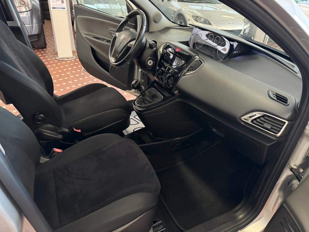 Lancia Ypsilon 1.2 69 CV 5 porte Platinum - UNICO PROPRIETARIO