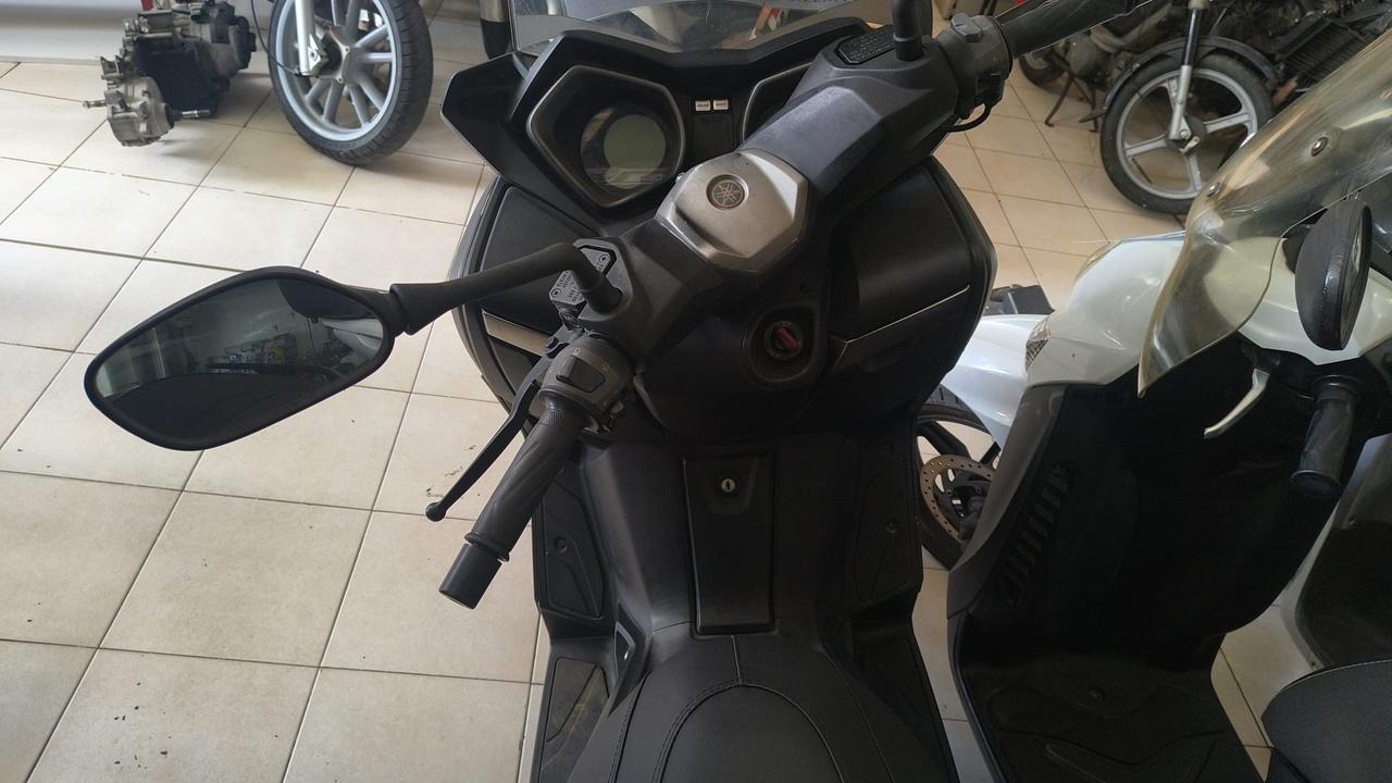 Yamaha X-Max 250