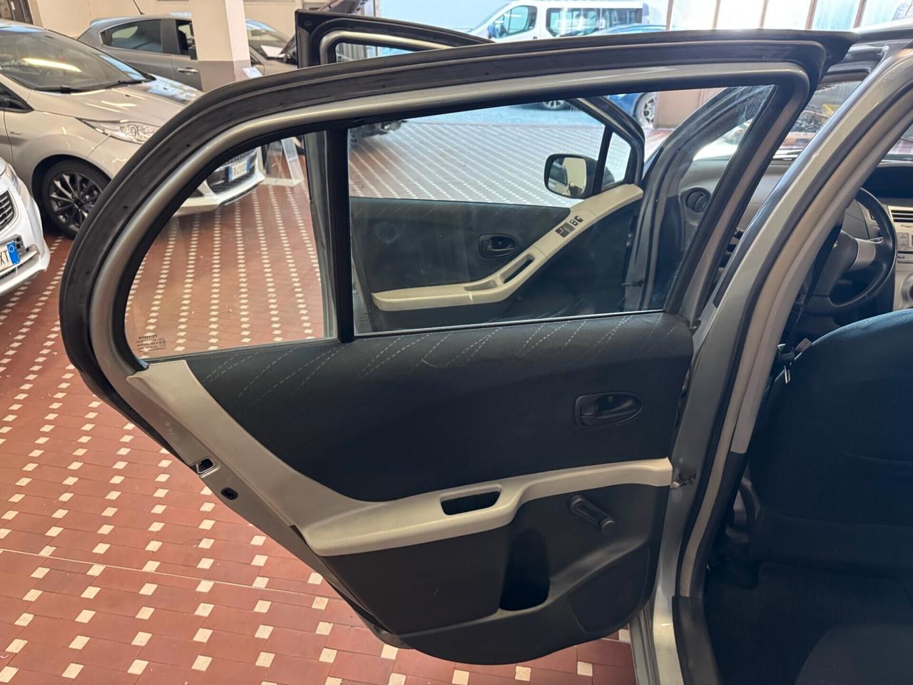 Toyota Yaris 1.0 5 porte Sol - NEOPATENTATI