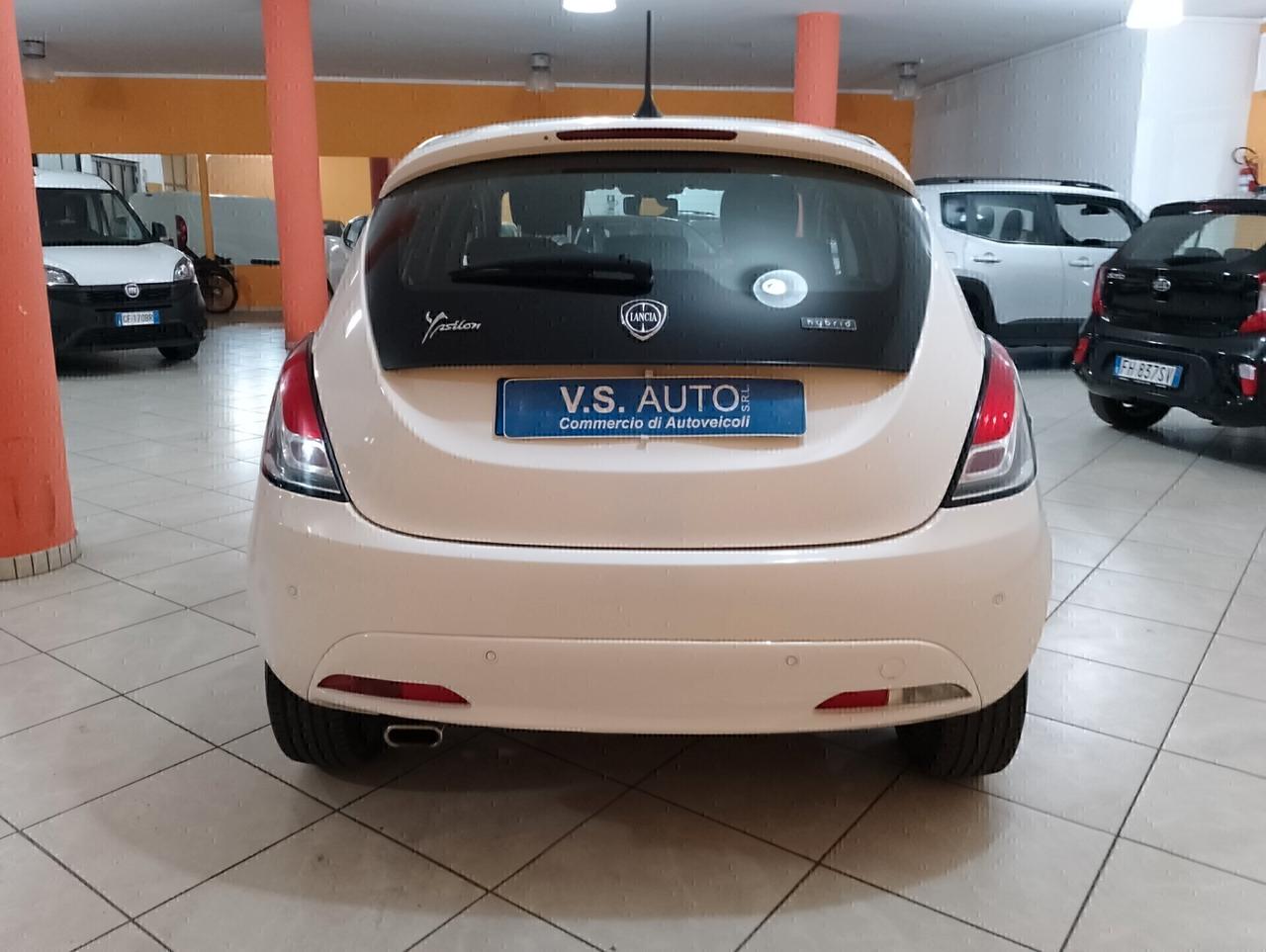 Lancia Ypsilon 1.0 FireFly 5 porte S&S Hybrid Ecochic Gold