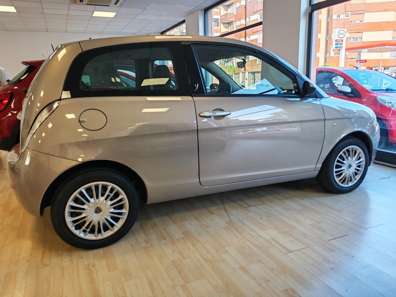 Lancia Ypsilon - TAGLIANDATA - tenuta MOLTO bene !!!