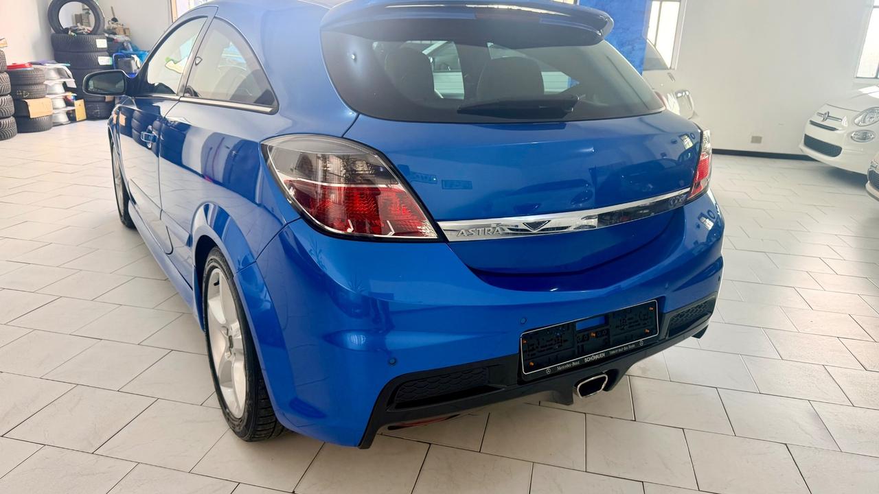 Opel Astra OPC 2.0 T 240CV