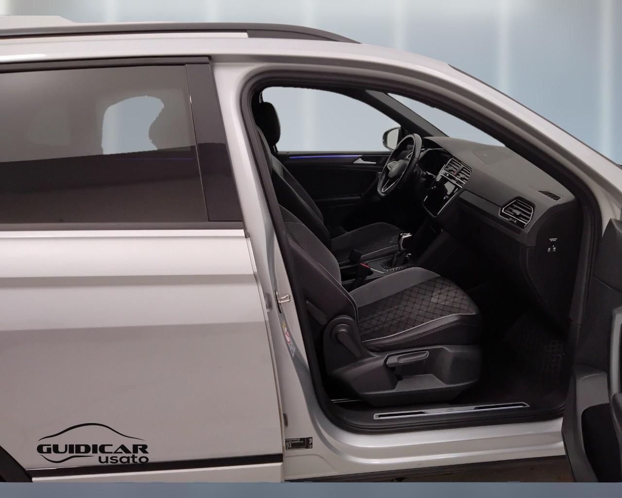 VOLKSWAGEN Tiguan II 2021 - Tiguan 2.0 tdi R-Line 150cv dsg