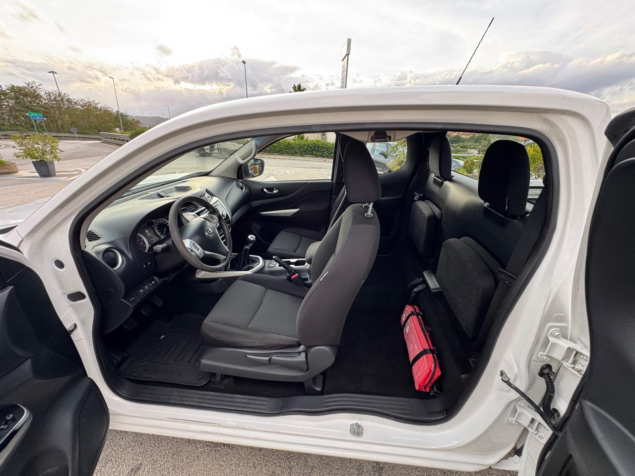Nissan Navara 2.3 dCi 4WD King Cab N-Connecta, FULL