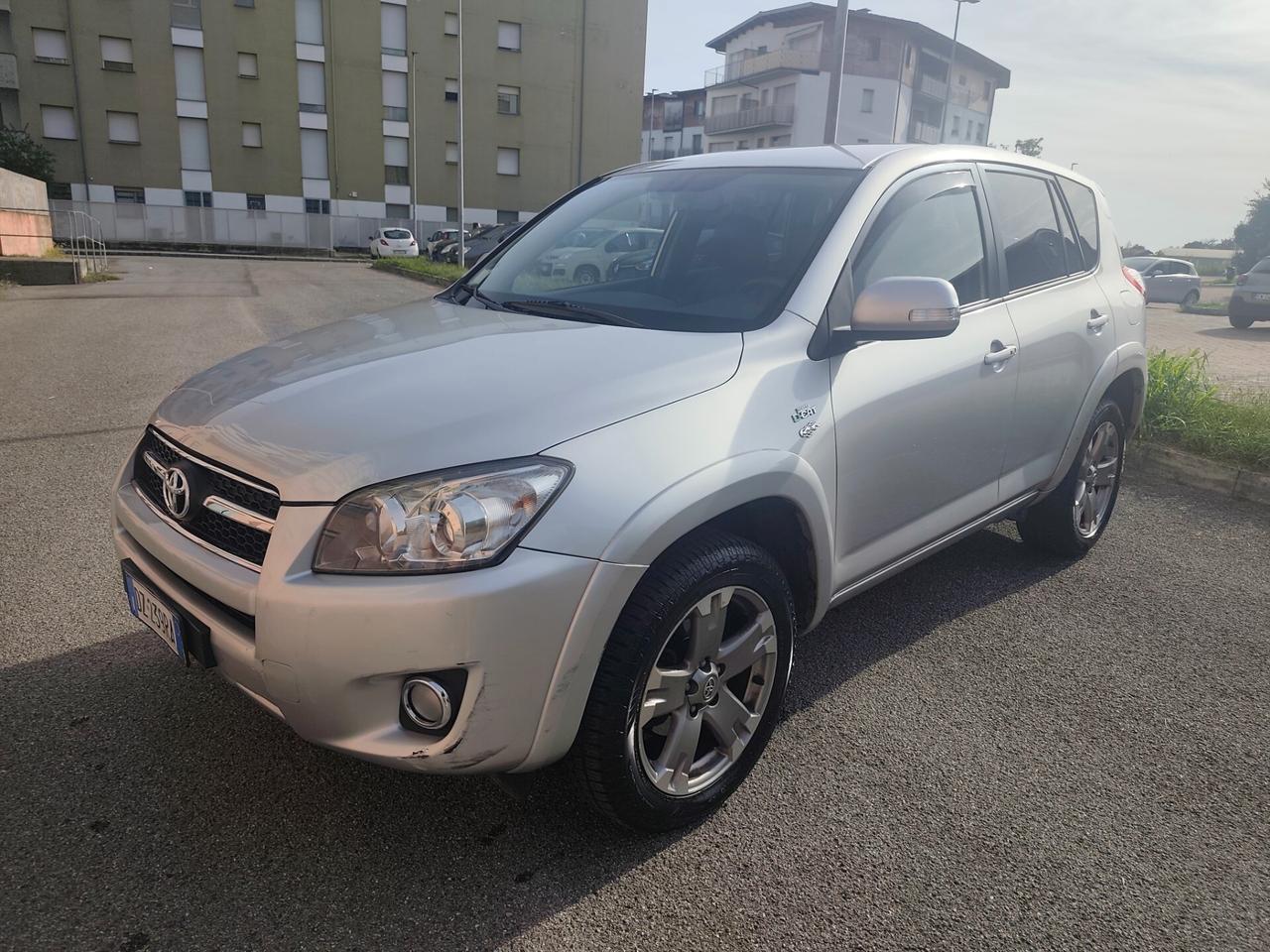 Toyota RAV4 4x4 automatico 2.2 D-Cat A/T 150 CV Luxury