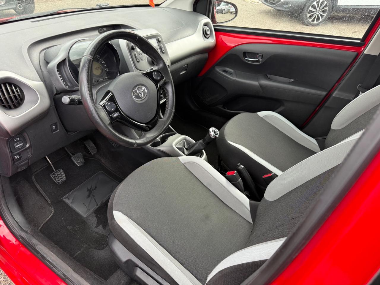 Toyota Aygo 1.0 VVT-i 69 CV 5 porte x-cool