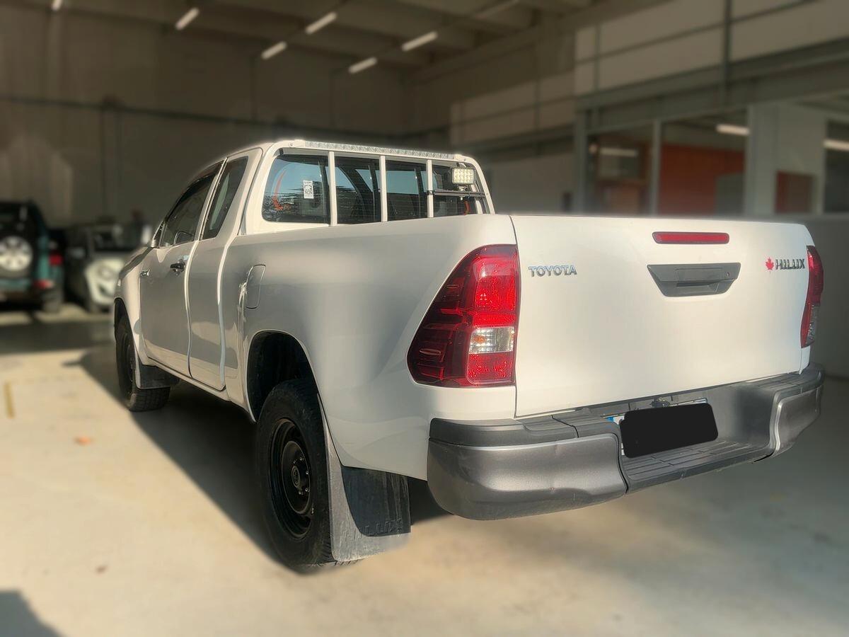 Toyota Hilux 2.4 D-4D Extra Cab Comfort 4x4 — 150 CV | 07/2021 | 28.100 km
