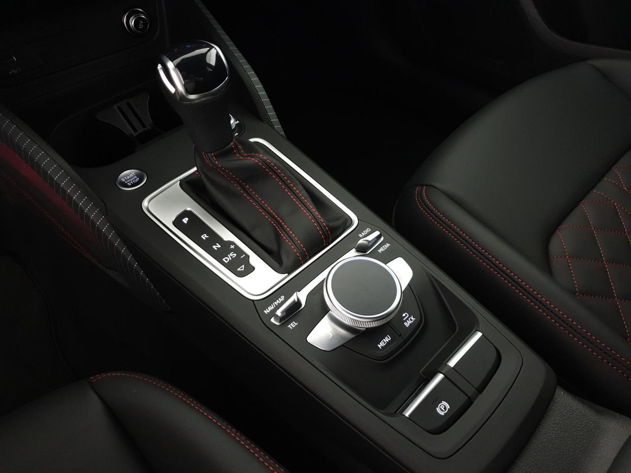 30TDI 116CV S tronic Identity Black