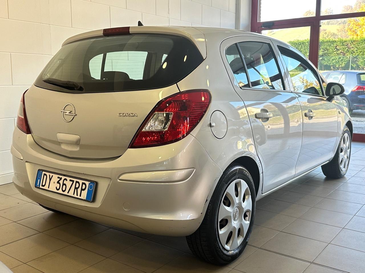 Opel Corsa 1.2 5 porte Cosmo NEOPATENTATI