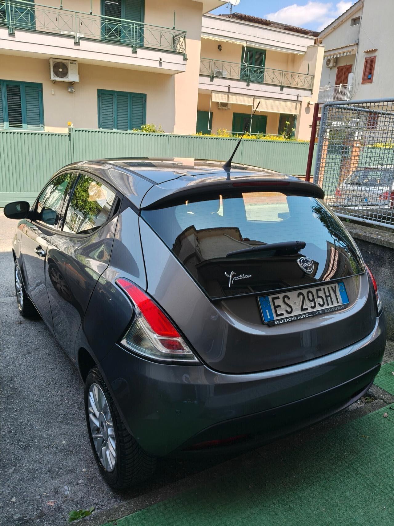 Lancia Ypsilon 5 porte Metano Ecochic Gold