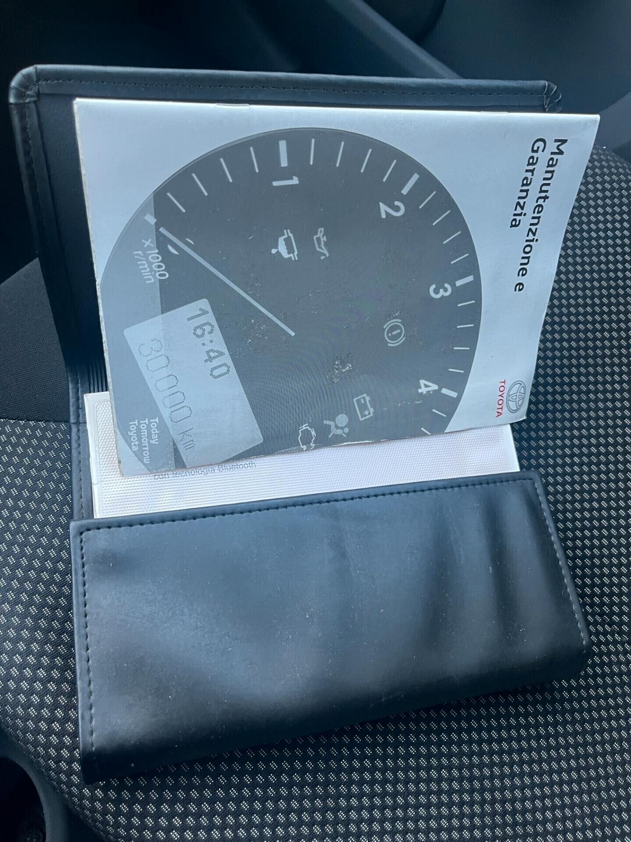 Toyota Aygo 1.0 12V VVT-i 5 porte Sol Connect Red Edition NEOPATENTATI