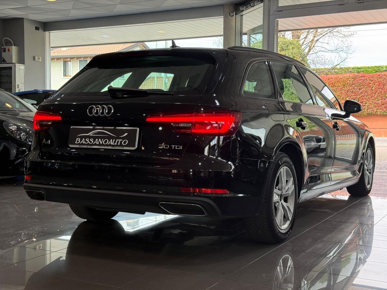 Audi A4 Avant 30 TDI S tronic Sport