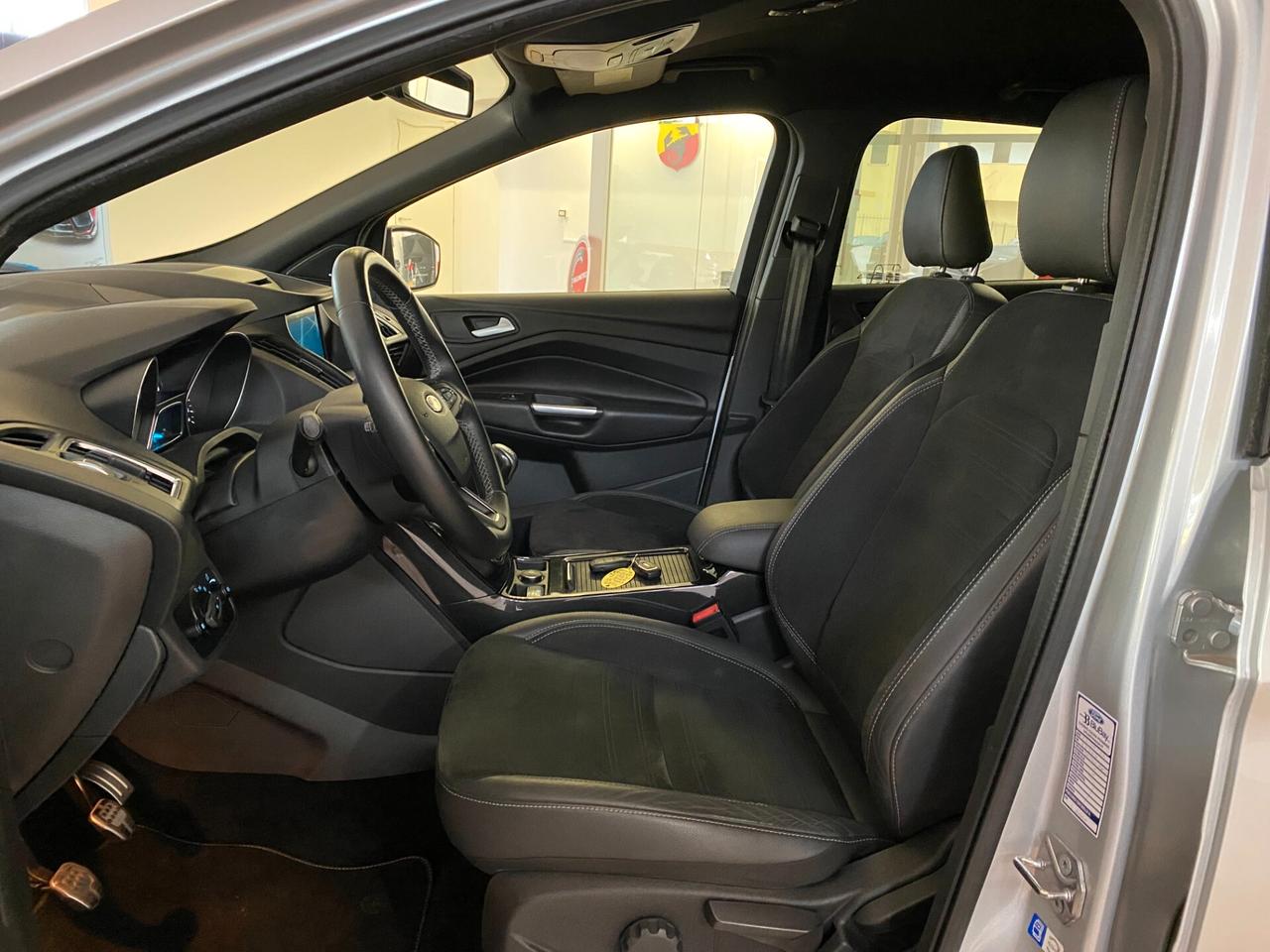 Ford Kuga 1.5 TDCI 120 CV 2WD ST-Line