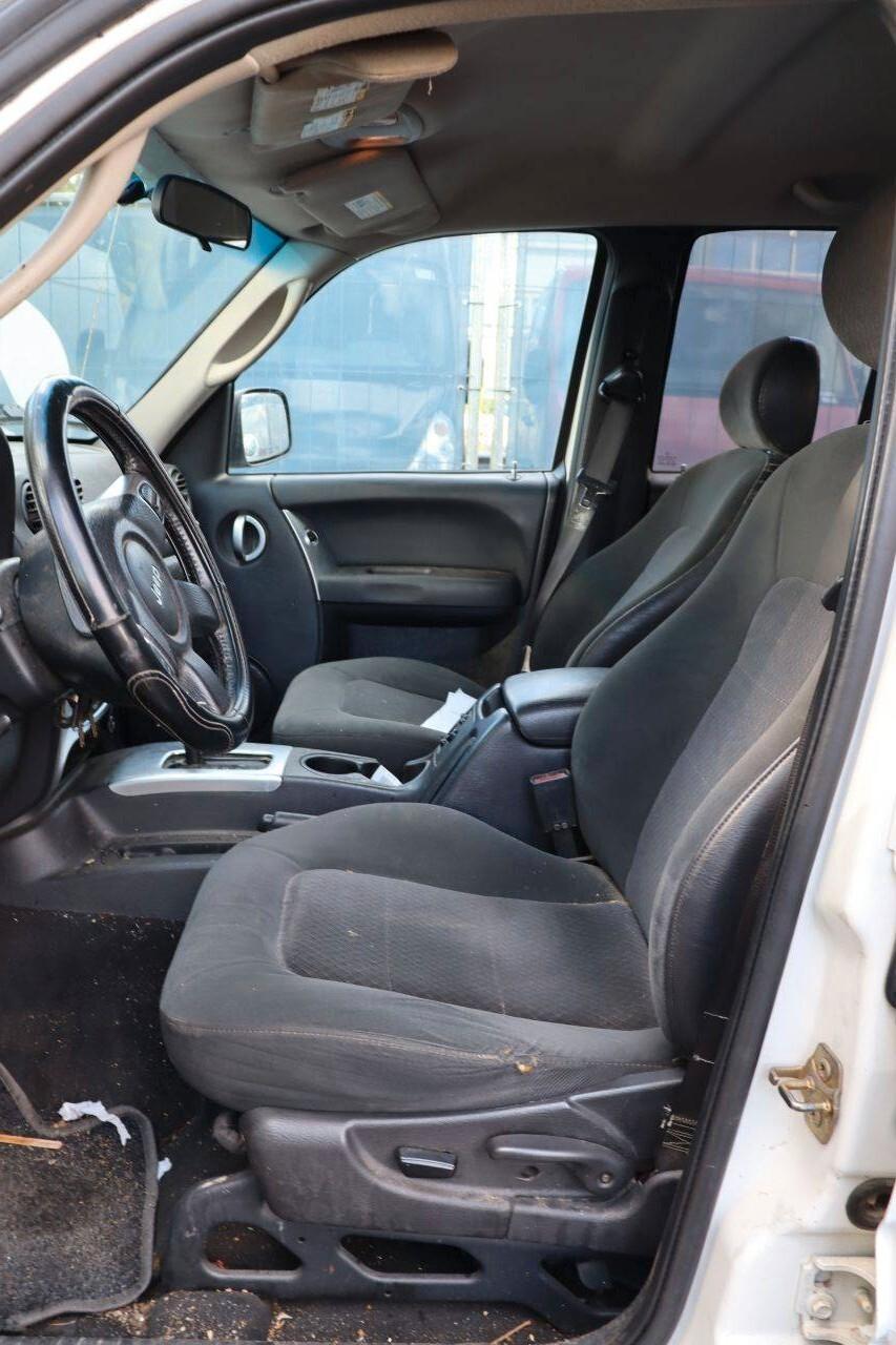 Jeep Liberty 3.7 V6 4X4 automatico 212cv