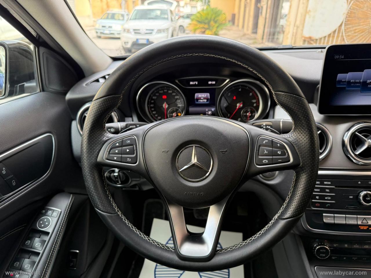 MERCEDES-BENZ GLA 200 d Automatic Sport CROSS