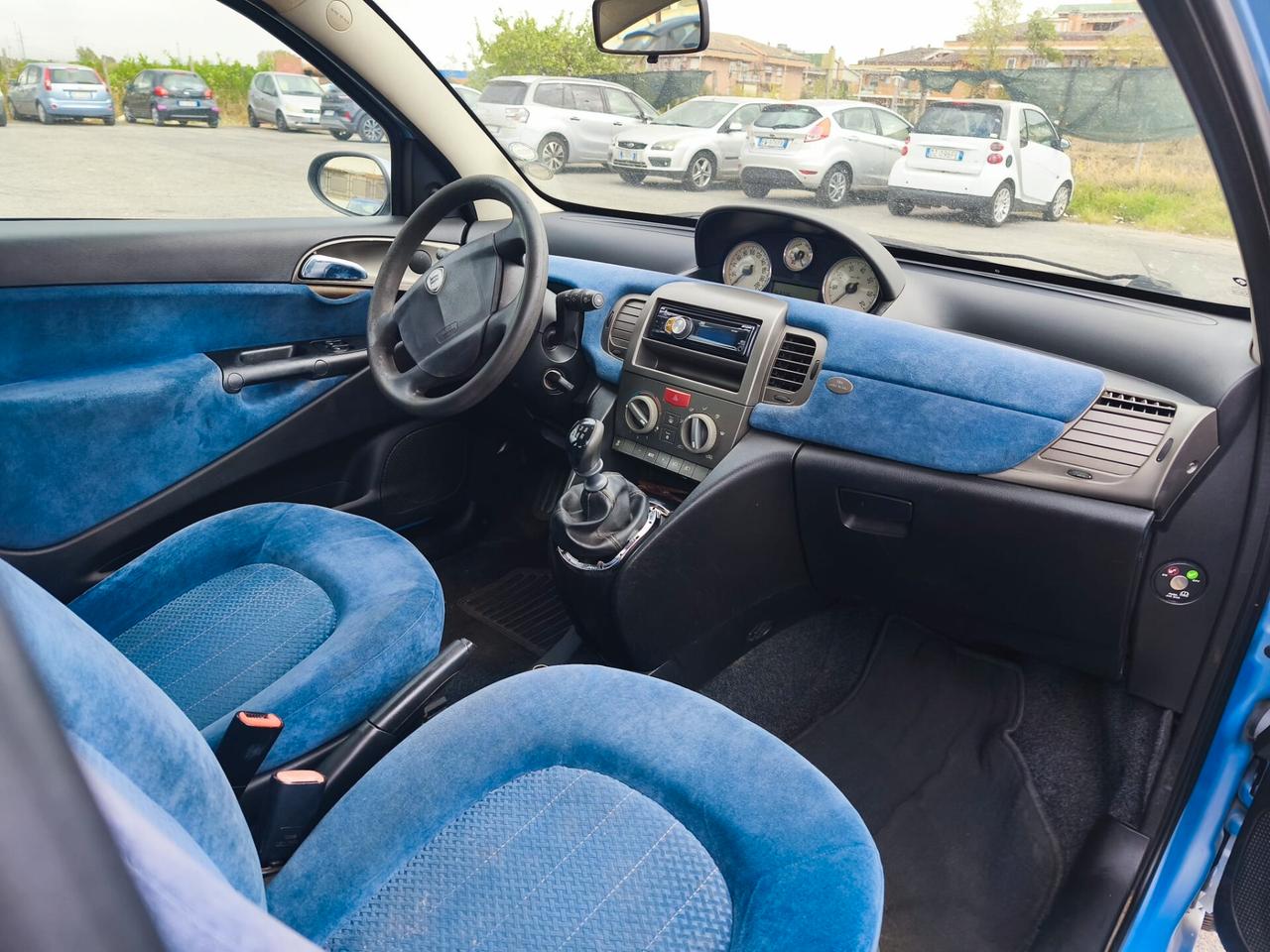 Lancia Ypsilon 1.4 16V Oro