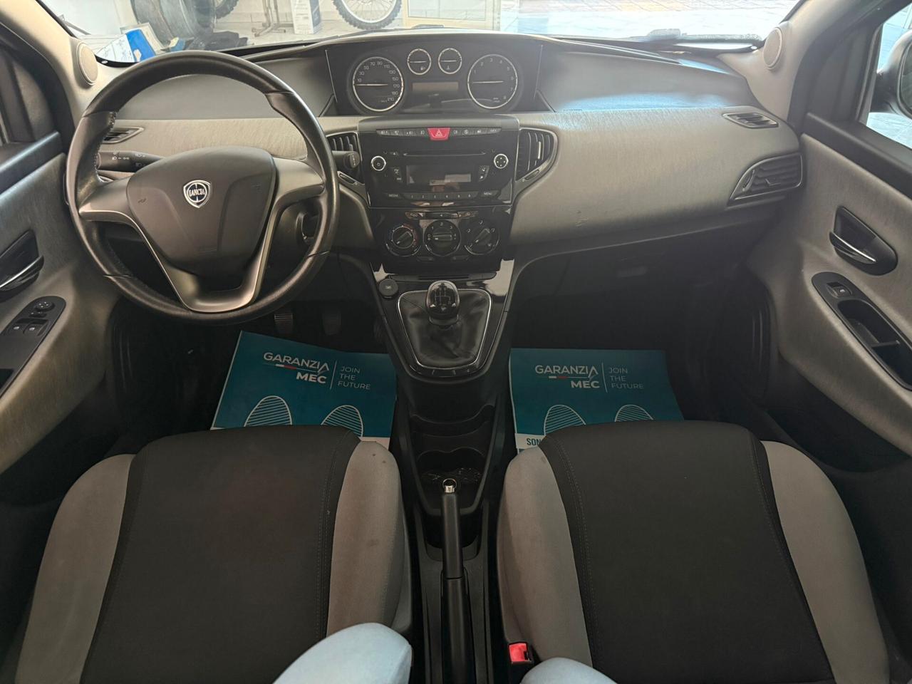 Lancia Ypsilon 1.2 69 CV 5 porte Silver