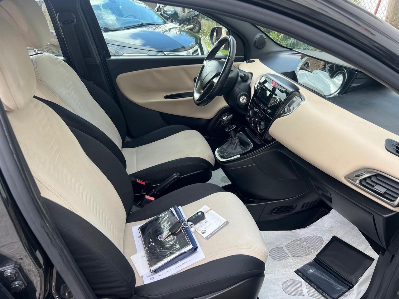 Lancia Ypsilon 0.9 TwinAir 85 CV 5 porte Metano Ecochic Elle