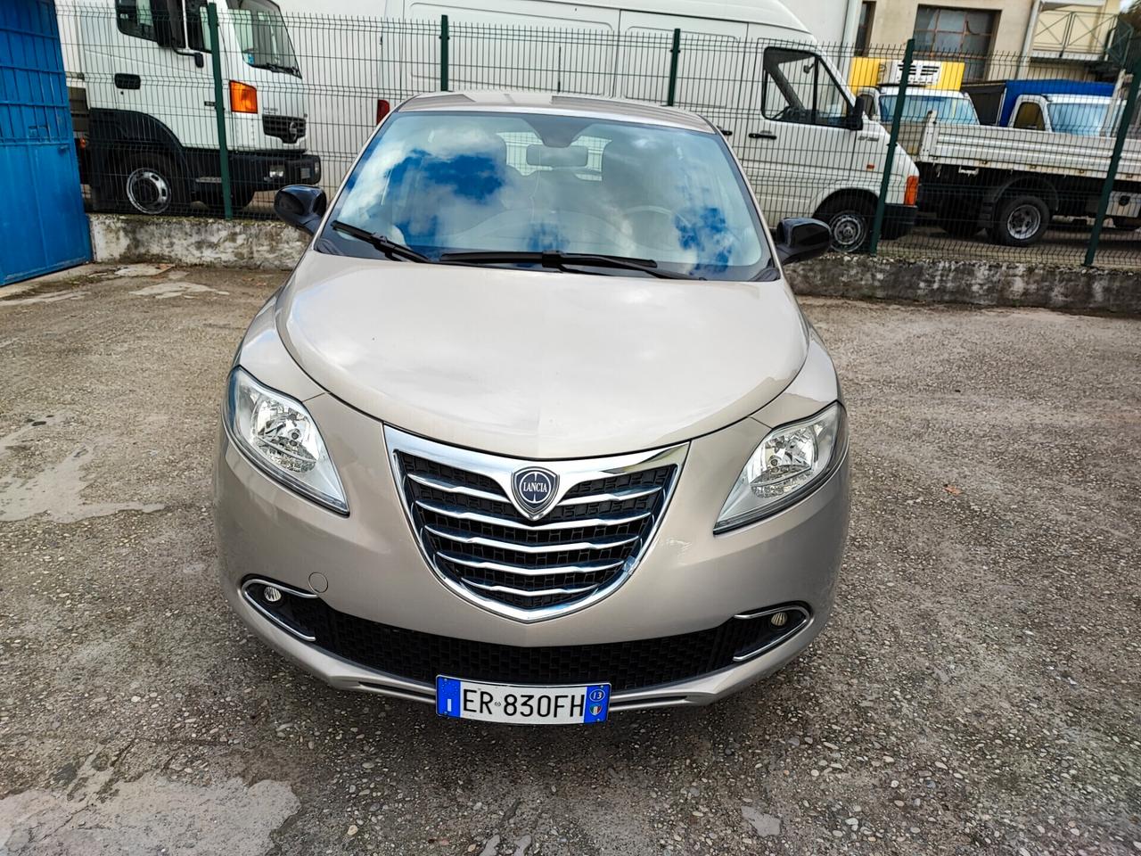 Lancia Ypsilon con 26 Euro 450 km