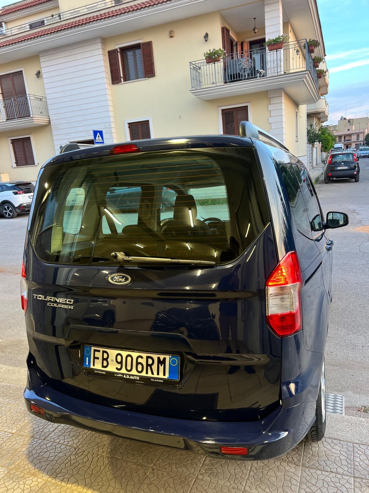 Ford Tourneo Courier 1.5 TDCI 75 CV Titanium