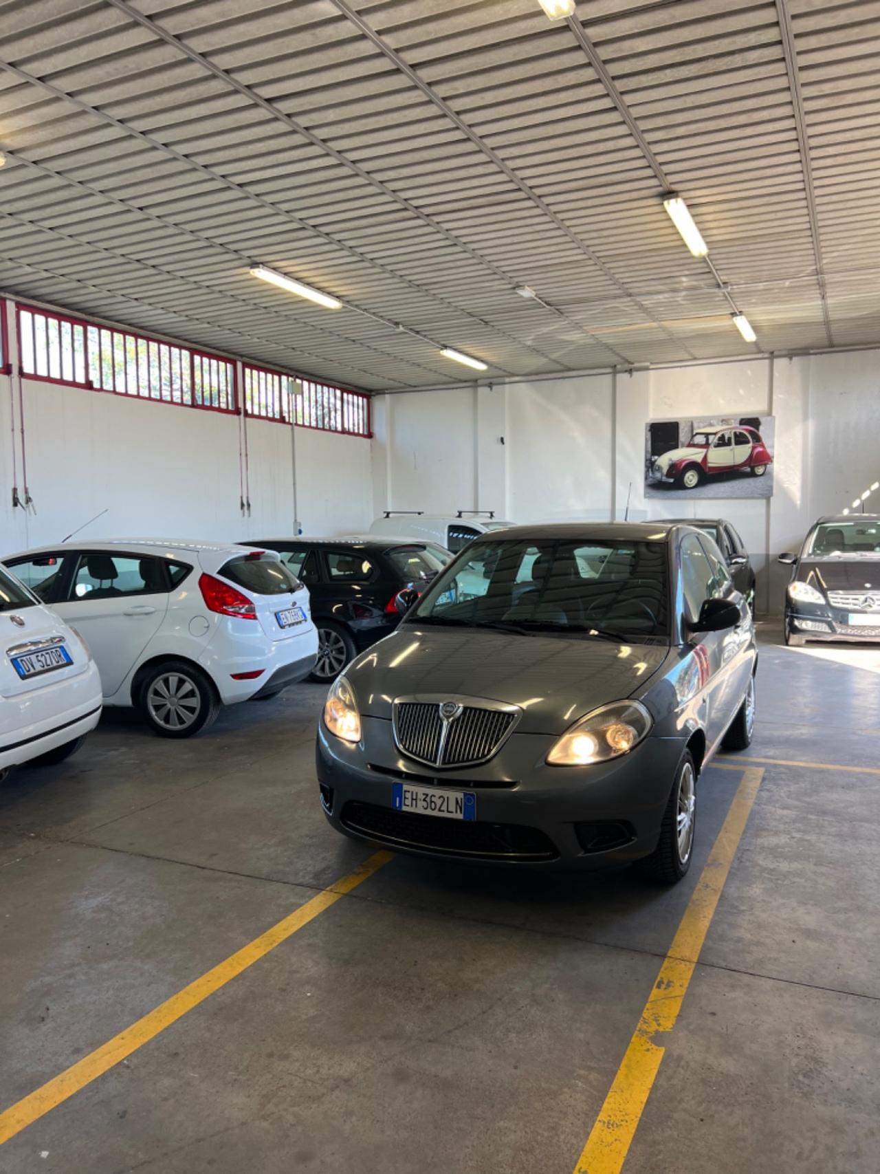 Lancia Ypsilon 1.3 MJT 75 CV Diva