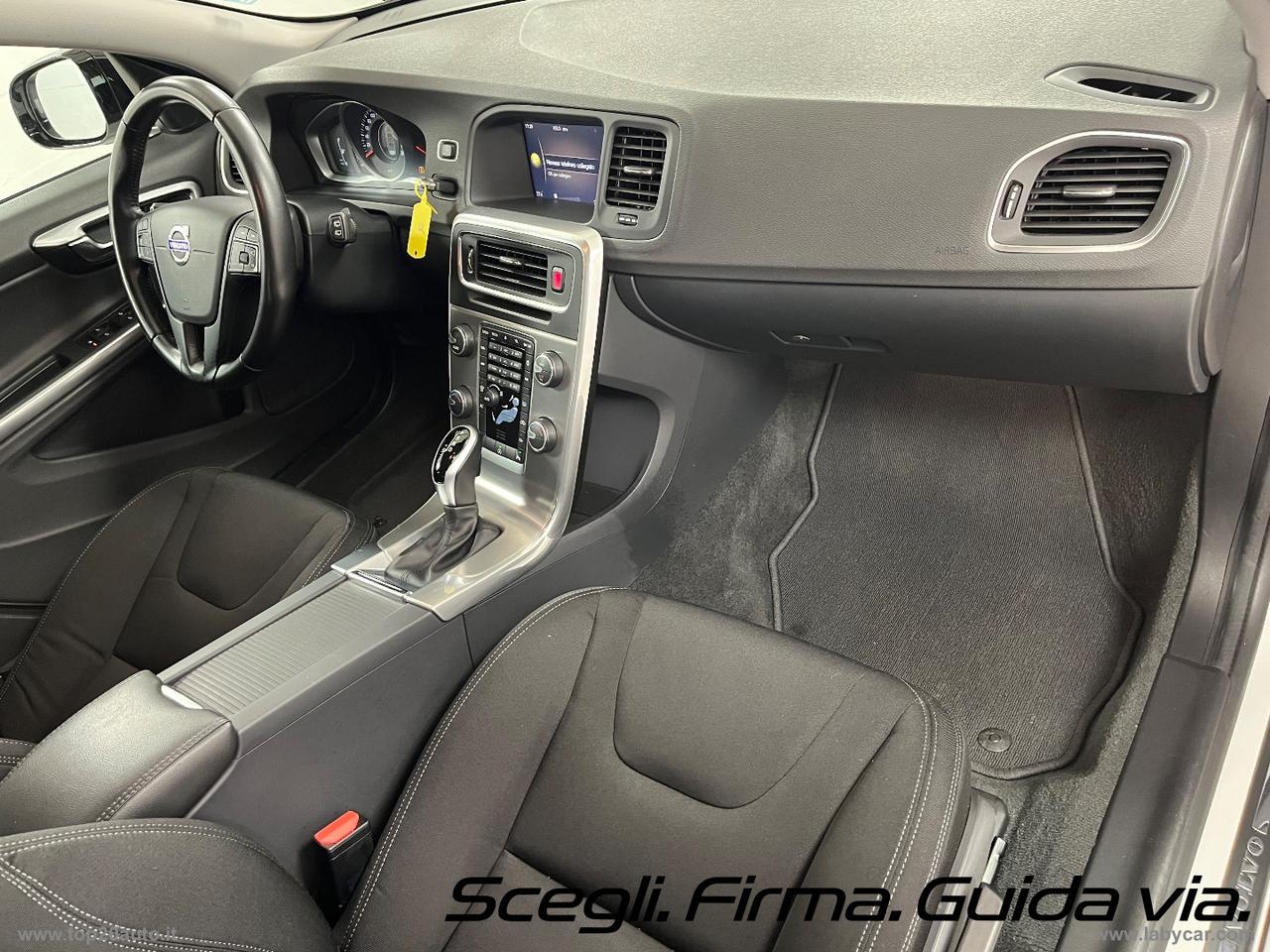 VOLVO V60 Cross Country D3 Geartronic Momentum