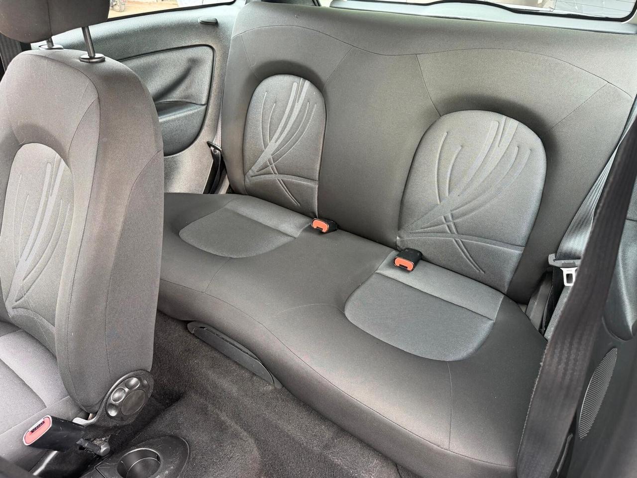 Lancia Ypsilon 1.3 MJT 75 CV Unyca