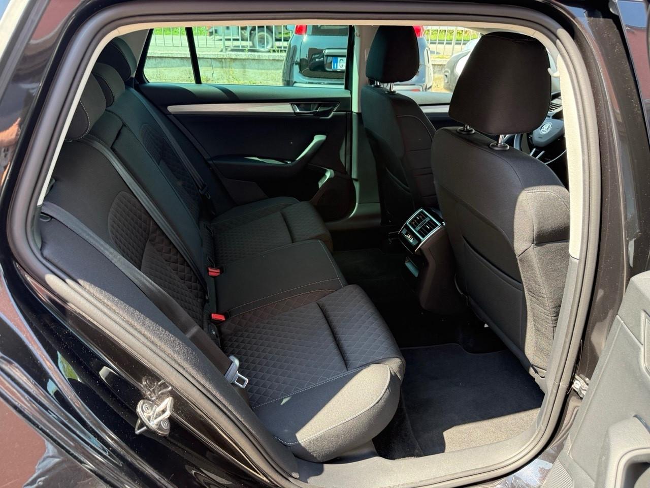 Skoda Superb 1.6 TDI SCR DSG FULL LED/UNIPRO