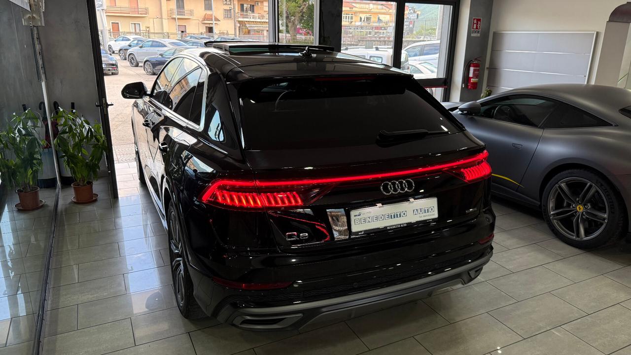 Audi Q8 55 TFSI e quattro Sport sline tetto