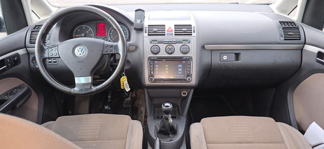 Volkswagen Touran 2.0 16V TDI Highline 5 posti neop