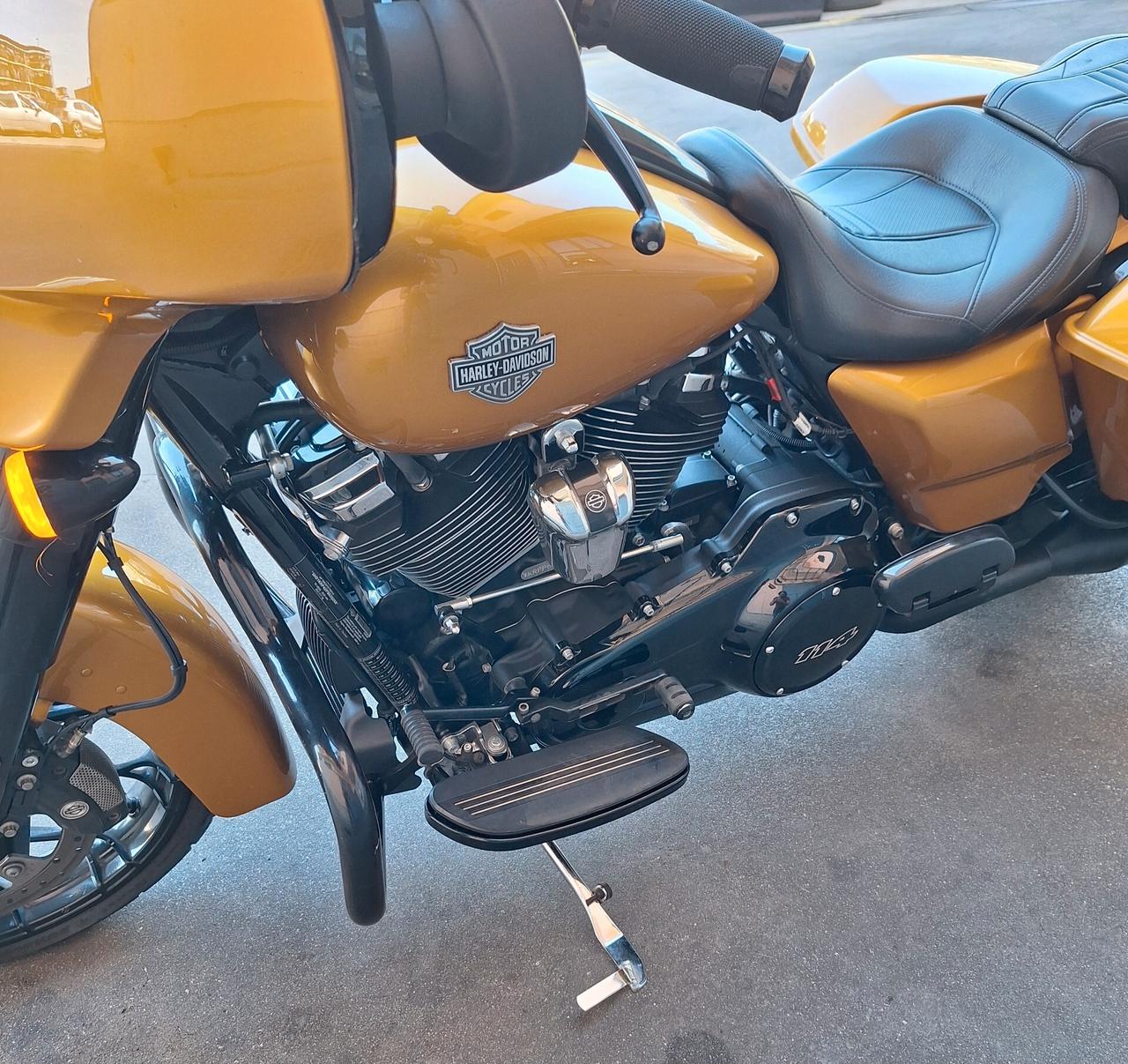 Harley-davidson Touring Street Glide Gold 114