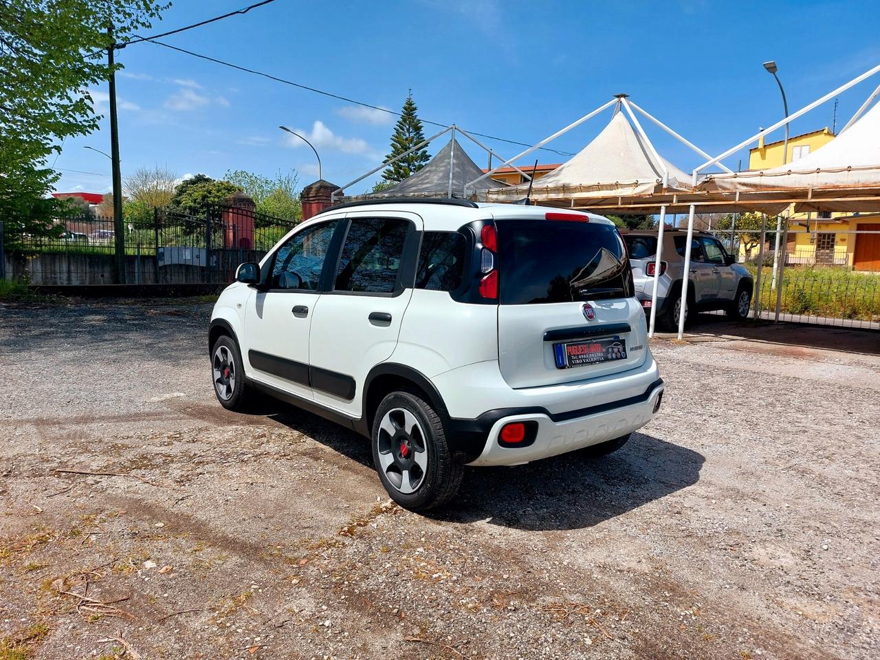 Fiat Panda 1.0 Hybrid City Cross - 18.000 Km.-2023