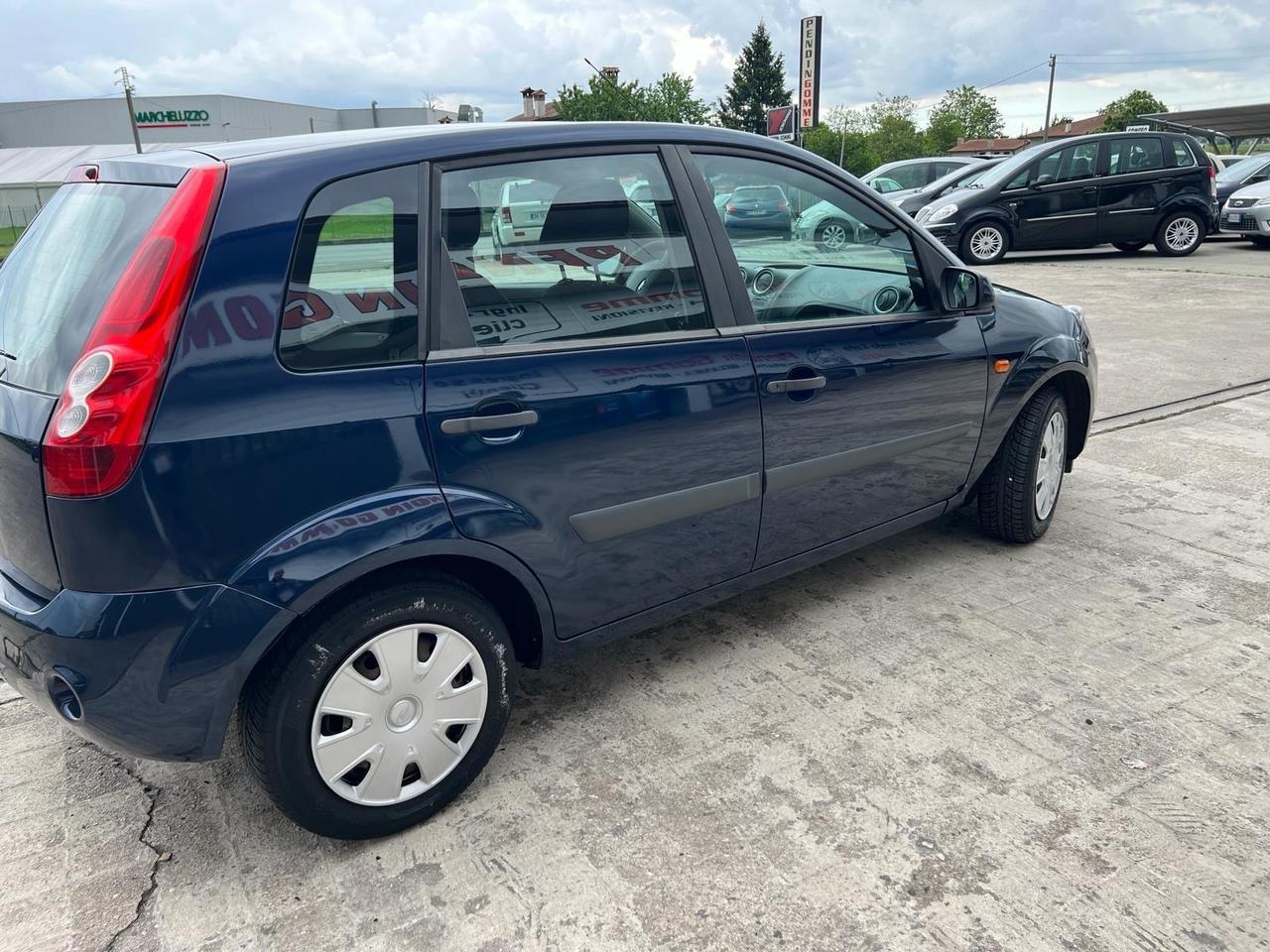 Ford Fiesta 1.2 16V 5p. Ghia x Neopatentati