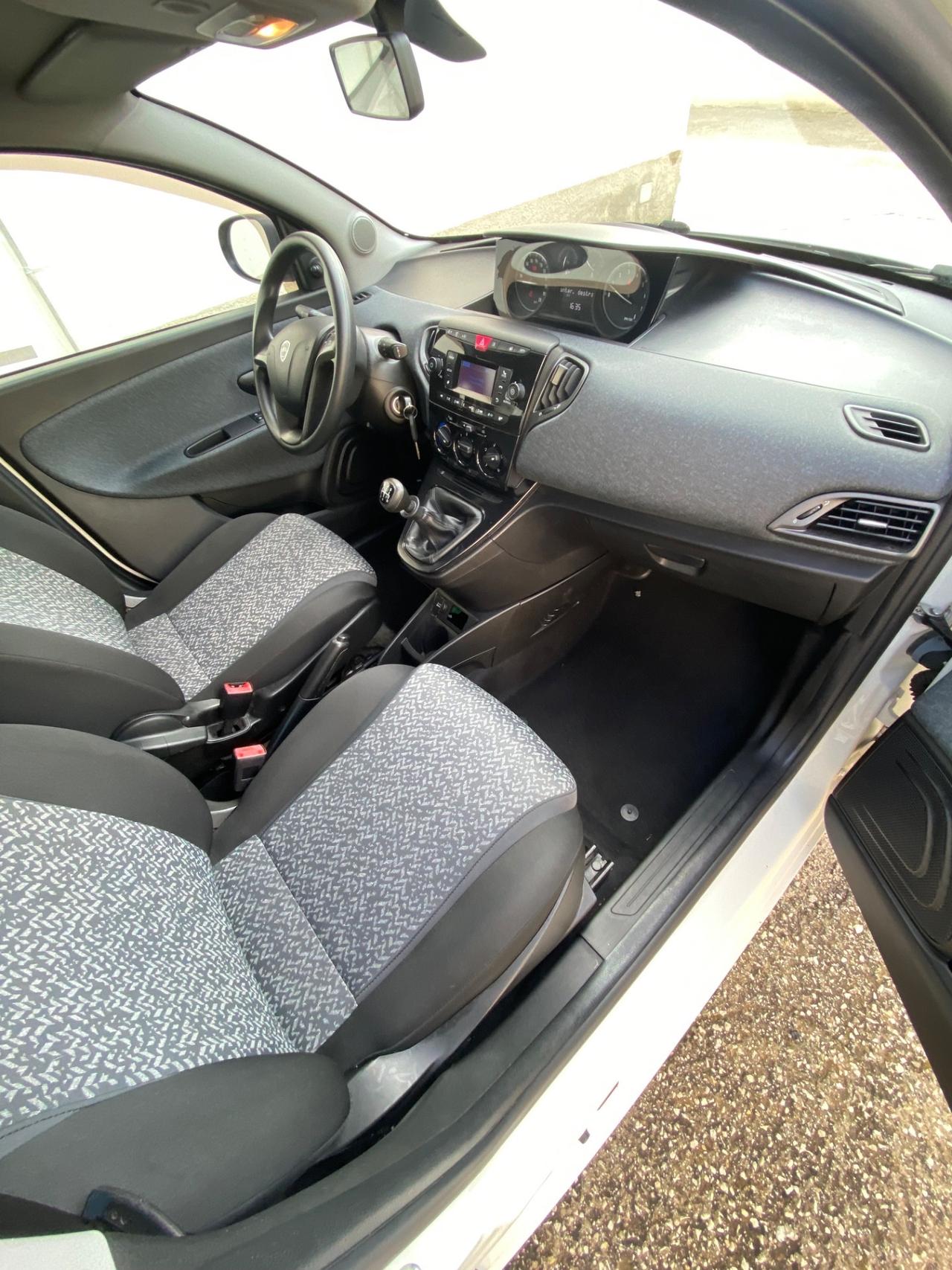 Lancia Ypsilon 1.2 69 CV 5 porte Elefantino