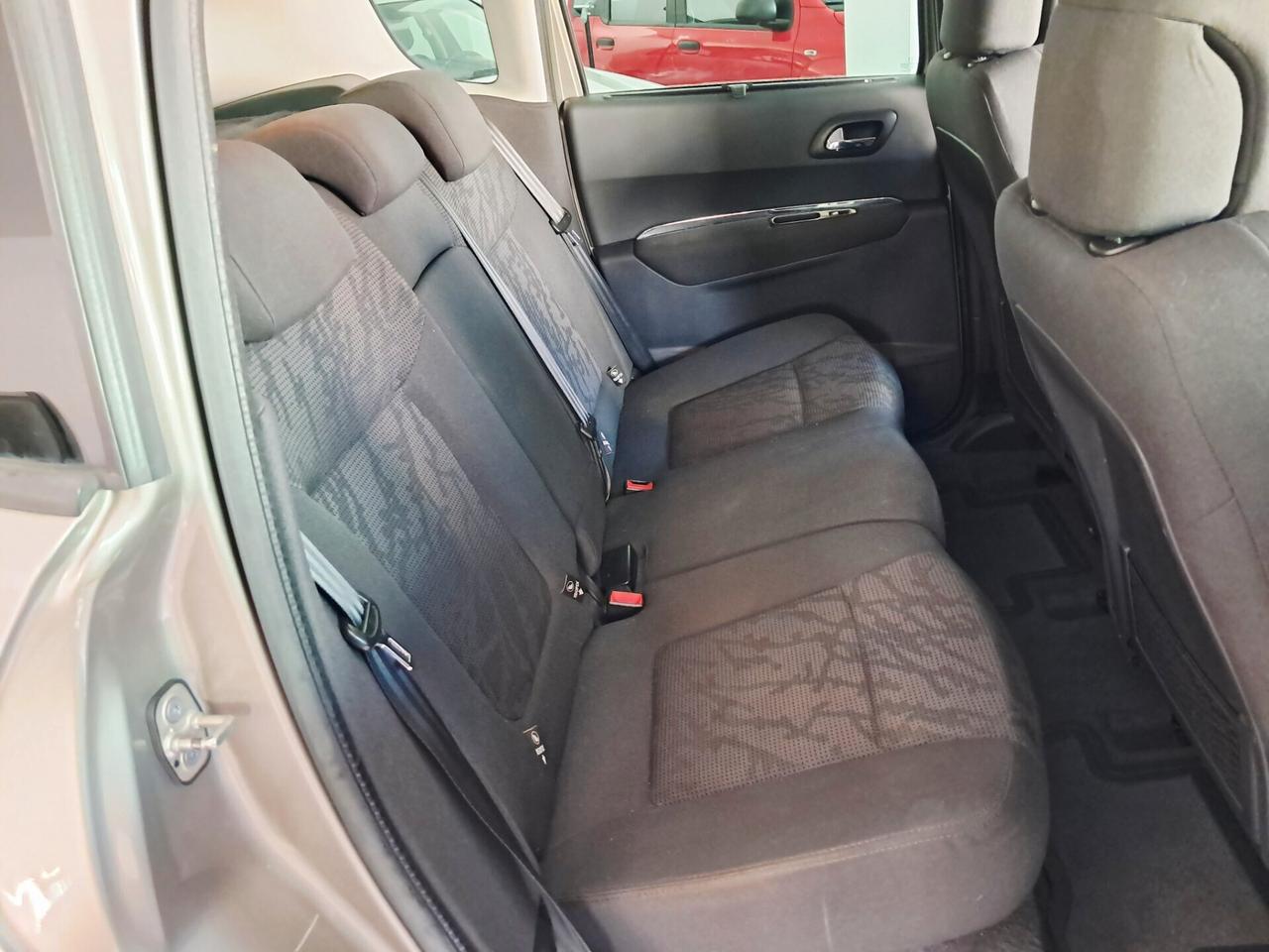 Peugeot 3008 1.6 HDi 115CV Business