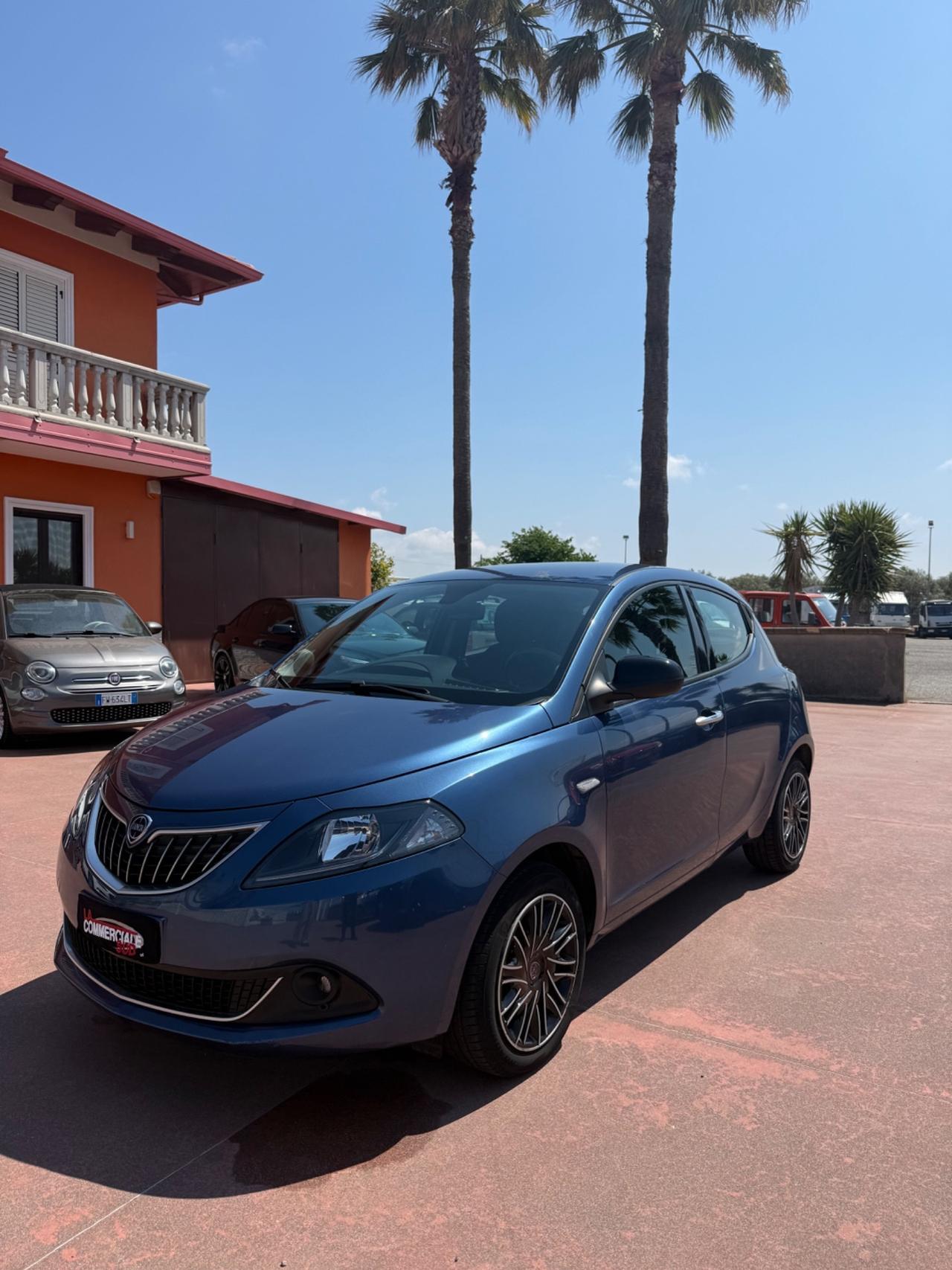 Lancia Ypsilon 1.0 Hybrid 69cv