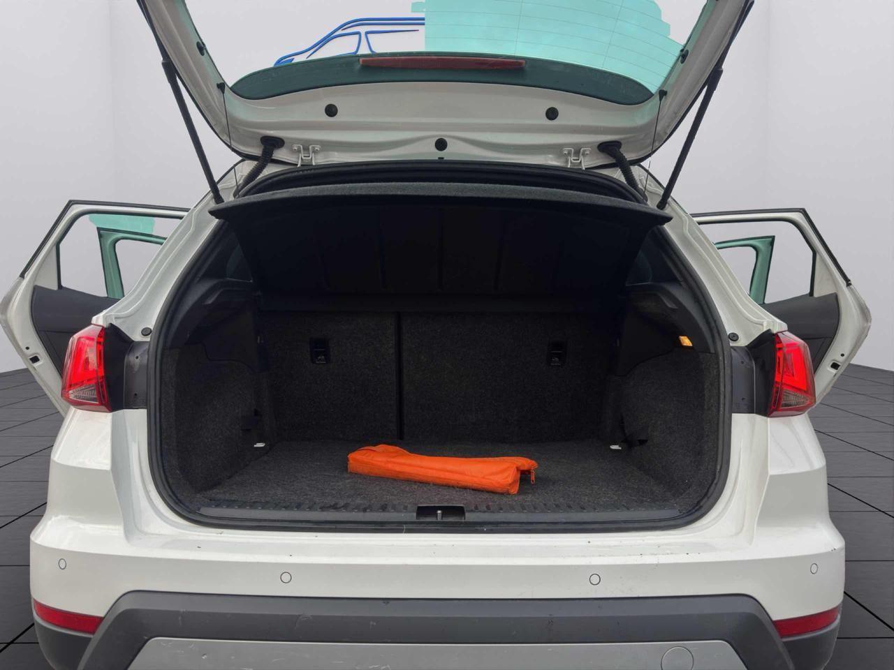 SEAT Arona 1.0TGI FR-CERCHI17-CRUISE-NAVI-SENSORI-DIURNI LEED