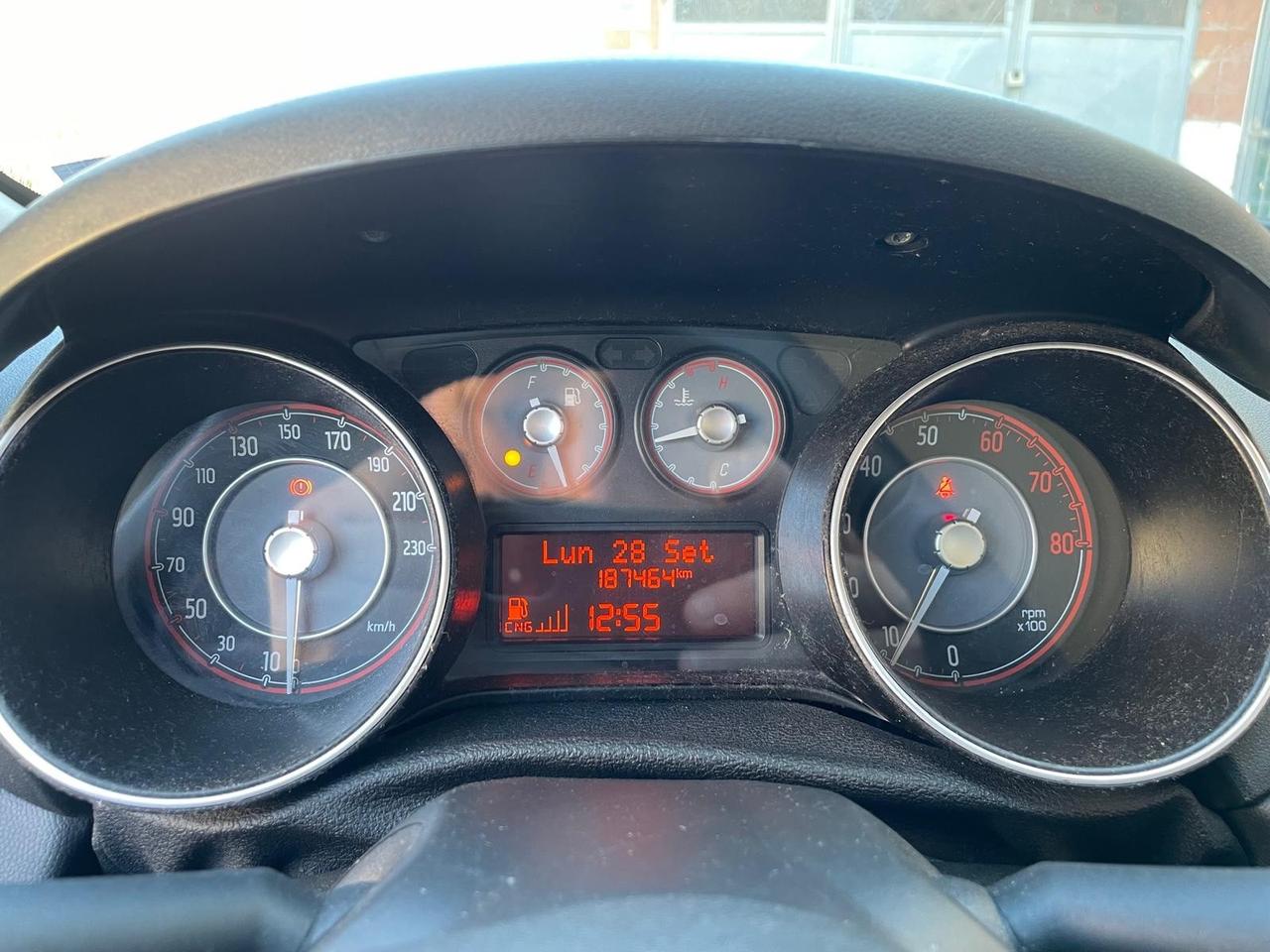Fiat Punto 1.4 8V 5 porte Natural Power Lounge CON 180MILA KM