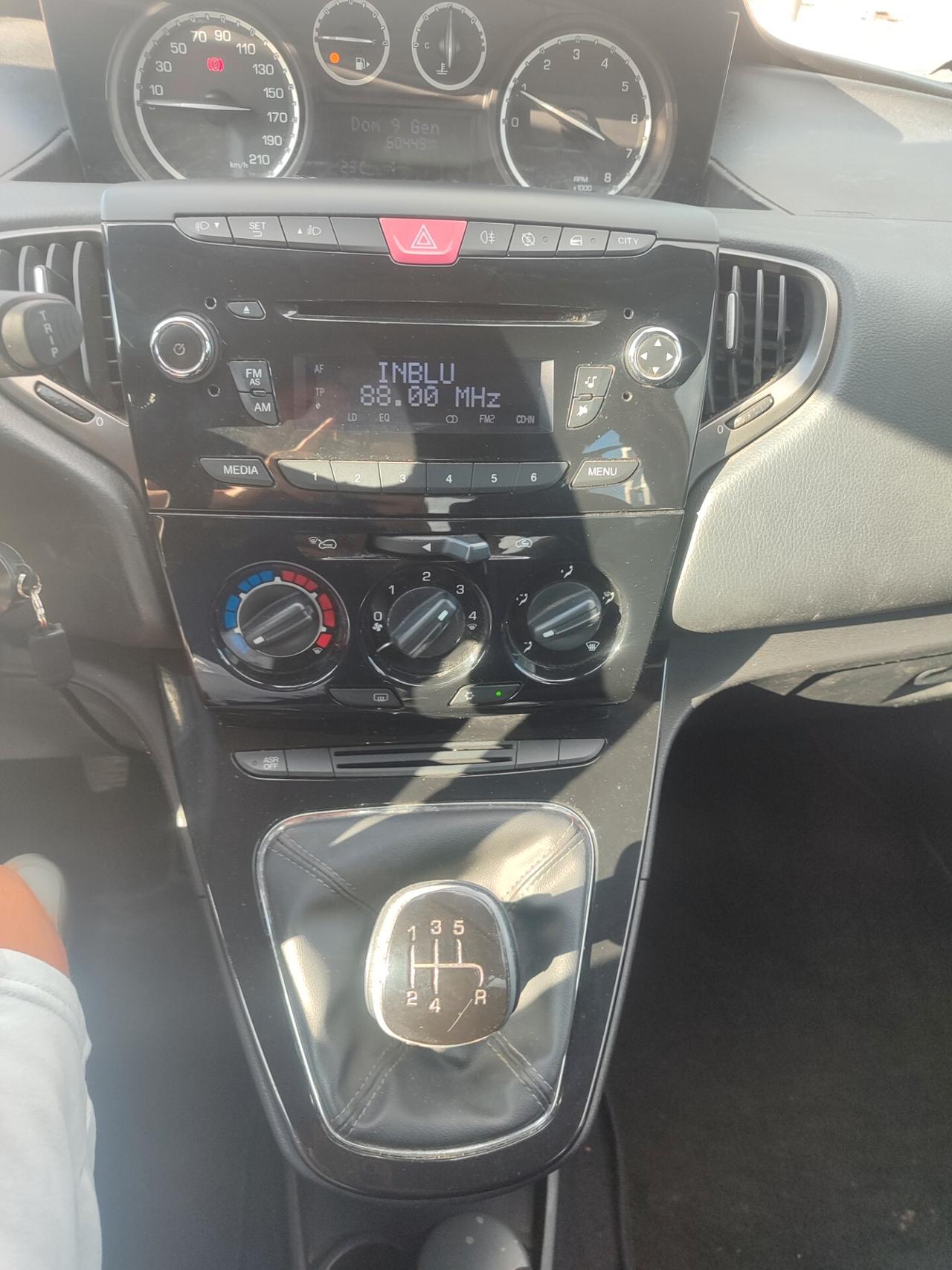 Lancia Ypsilon 1.2 69 CV 5 porte S&S Gold