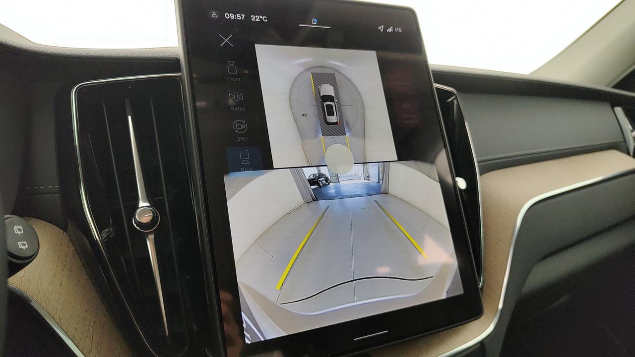 VOLVO XC60 2.0 b5 mhev Ultra Dark awd auto