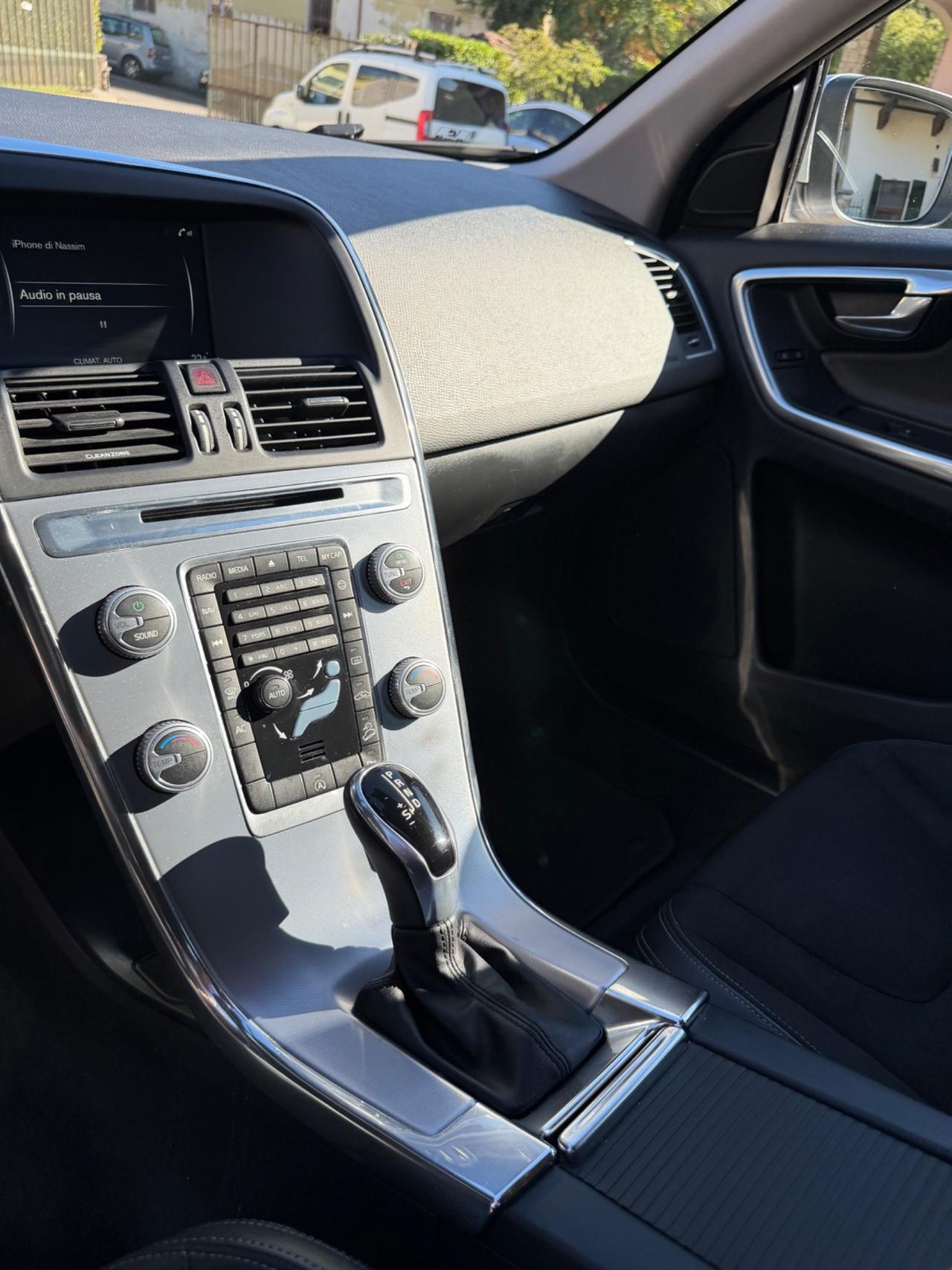 Volvo XC60 D4 AWD MOMENTUM 4x4 KMCERT GARANZ