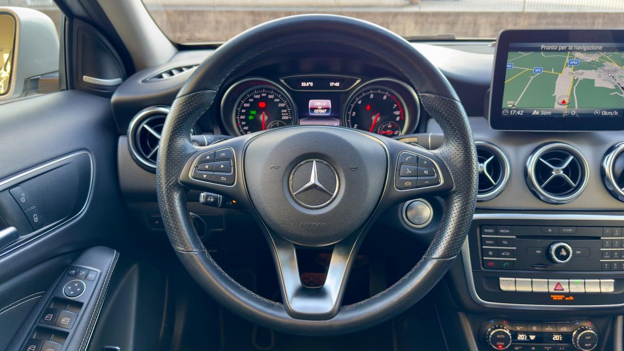 MERCEDES-BENZ GLA 180 1.6 PREMIUM 122CV - FULL LED, PELLE, TETTO, NEOPATENTATI