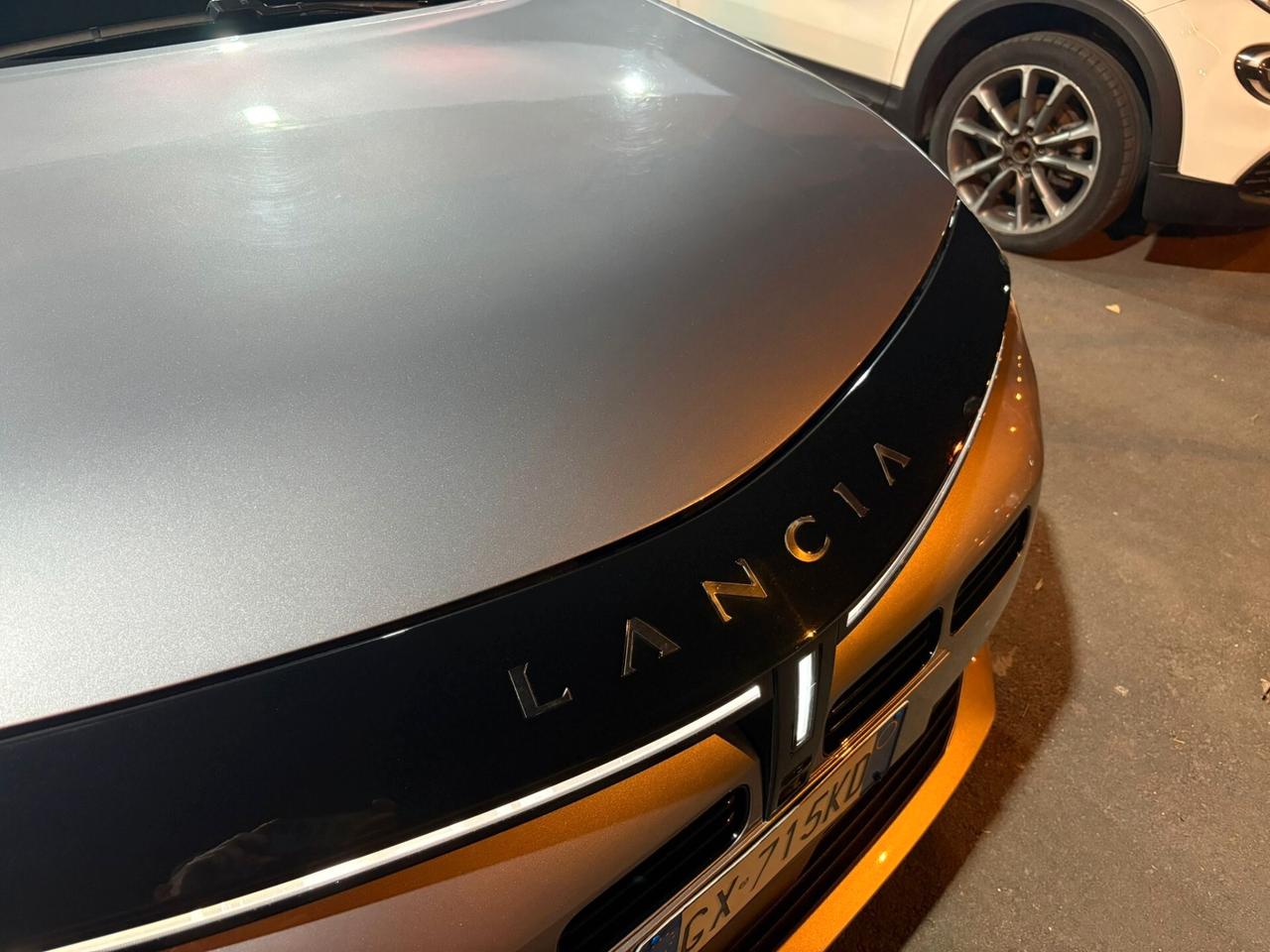 Lancia Ypsilon Hybrid e-DCT Edizione Cassina