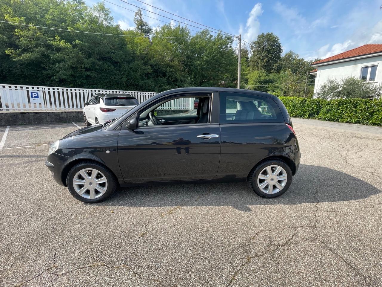 Lancia Ypsilon 1.2 16V Platino